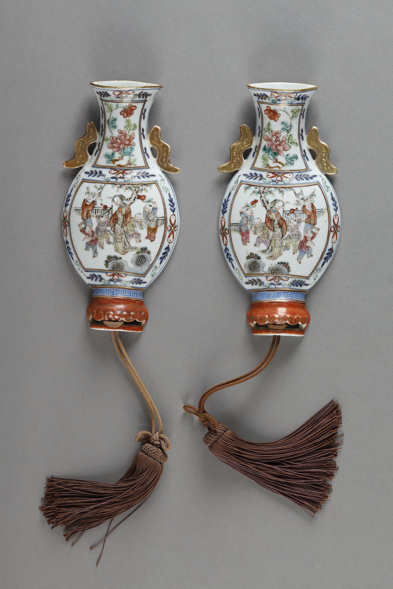 Chinese porcelain pair of baluster-shaped palace wall vases -
China Jiaqing period 1796/1820
H 20cm